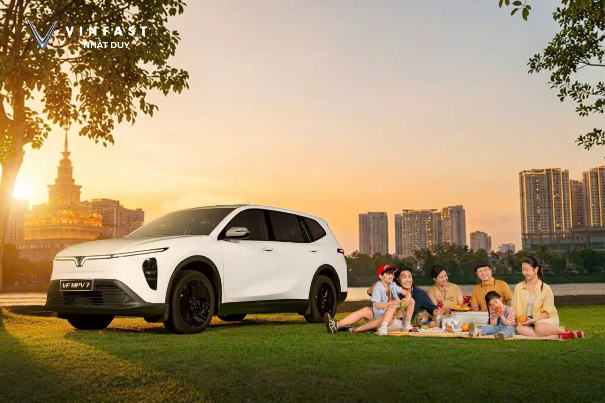 SẮC XANH MOONLIGHT OCEAN VÀ CUỘC CÁCH MẠNG XE GIA ĐÌNH 7 CHỖ