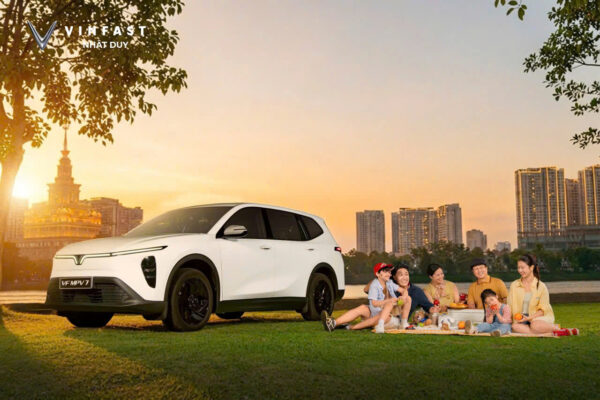 SẮC XANH MOONLIGHT OCEAN VÀ CUỘC CÁCH MẠNG XE GIA ĐÌNH 7 CHỖ