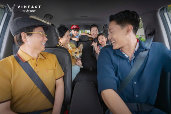 SẮC XANH MOONLIGHT OCEAN VÀ CUỘC CÁCH MẠNG XE GIA ĐÌNH 7 CHỖ