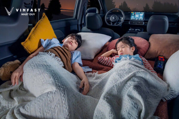 SẮC XANH MOONLIGHT OCEAN VÀ CUỘC CÁCH MẠNG XE GIA ĐÌNH 7 CHỖ